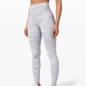 Wunder Under High-Rise Tight 28" 
Luxtreme